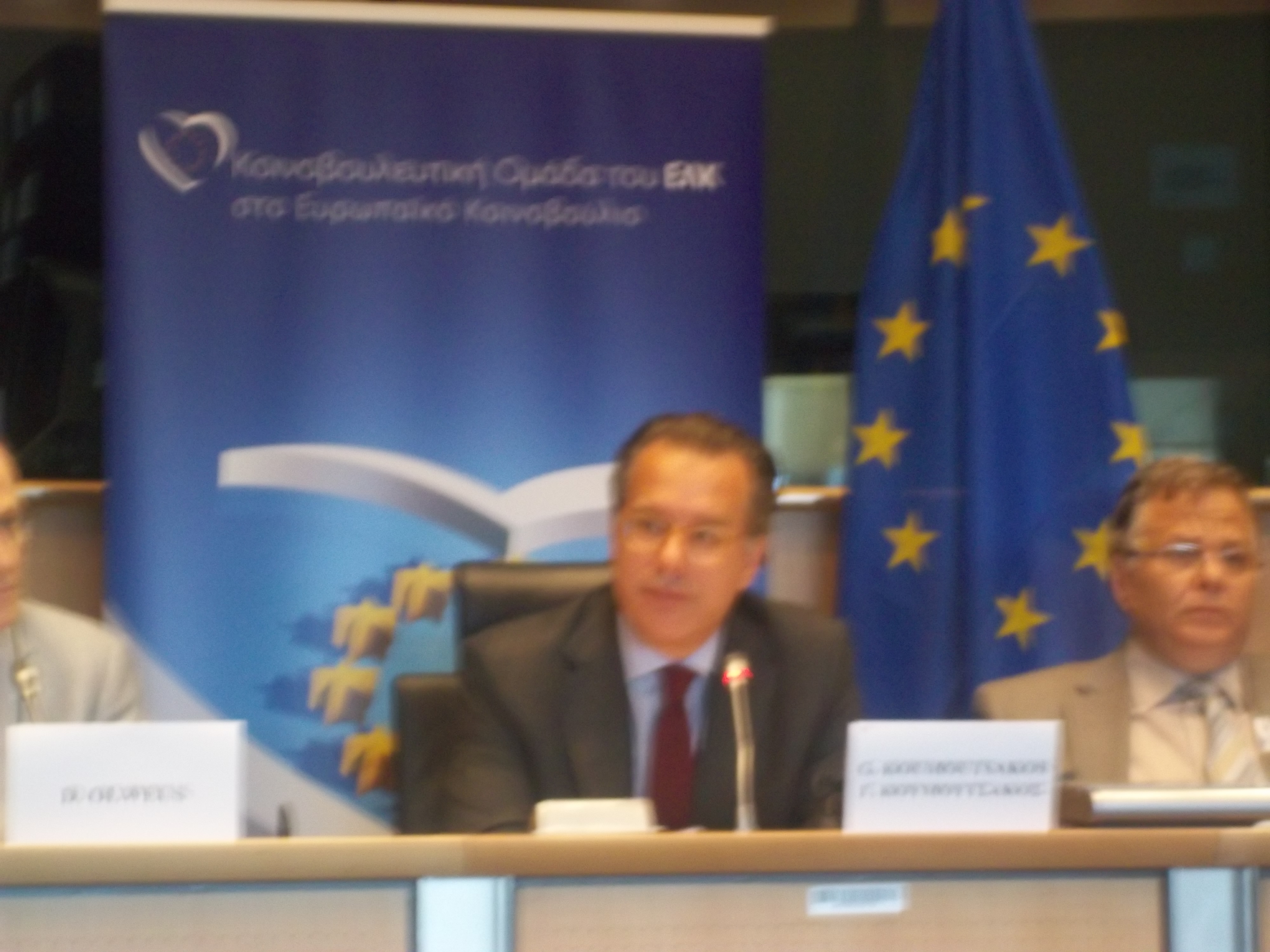 Άνοιγμα της συζήτησης και εισήγηση από τον ευρωβουλευτή κ. Γεώργιο Κουμουτσάκο.